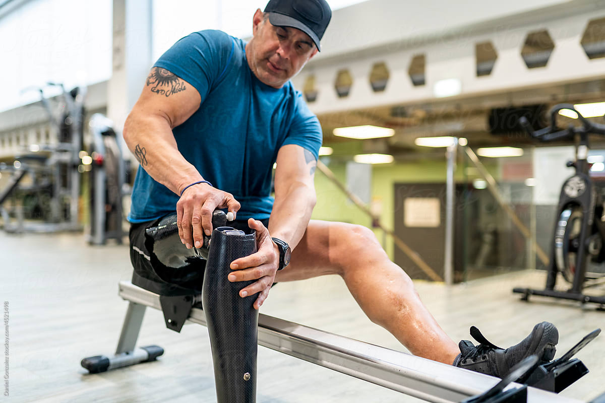Mature sporty man with artificial leg in gym