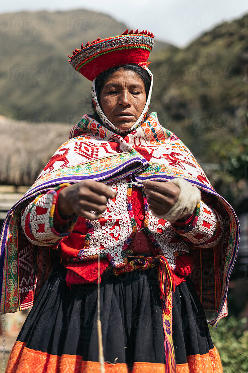 Peruvian Weaver Spinning Fiber