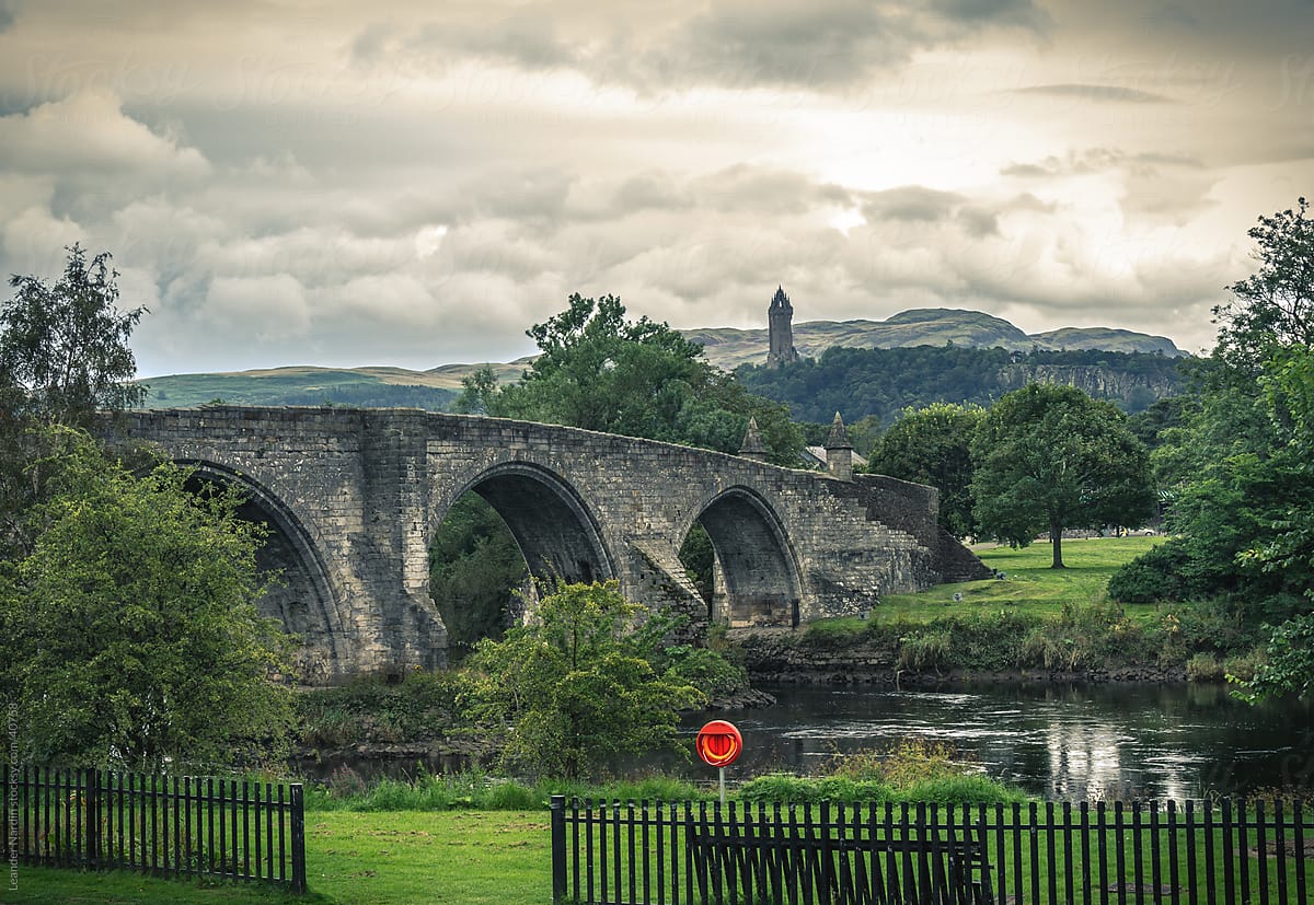 Stirling Bridge over the river Forth with the Wallace Monument i