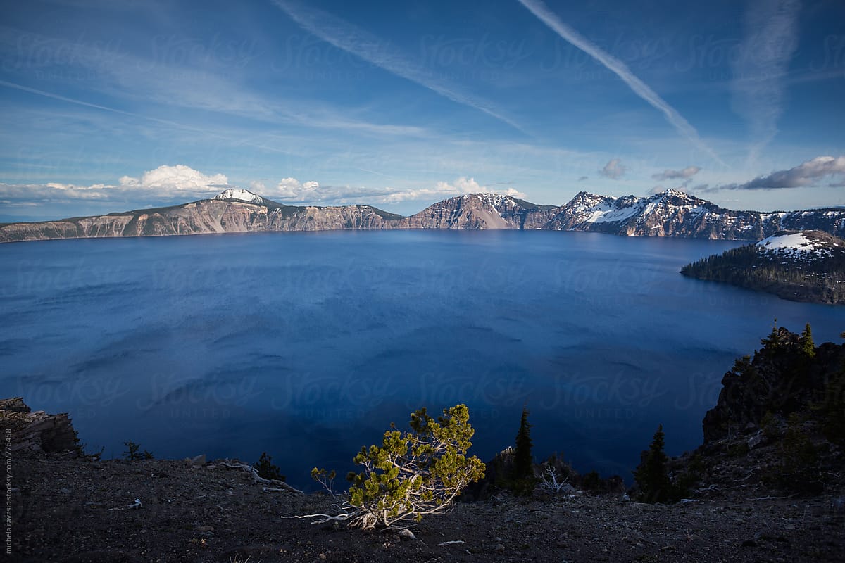 The blue lake in the Crater Lake National Park