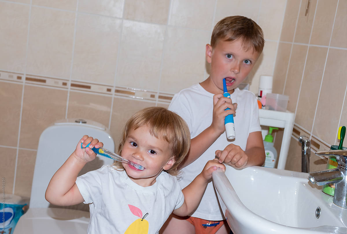 brush teeth: kids brushing teeth