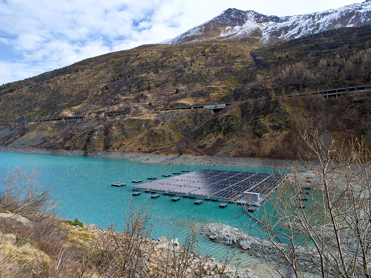 Floating solar power plant, renewable energy technology