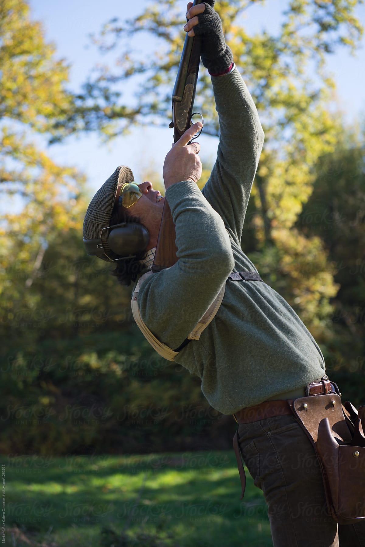 Hunter aiming his shotgun at a duck hunting in France