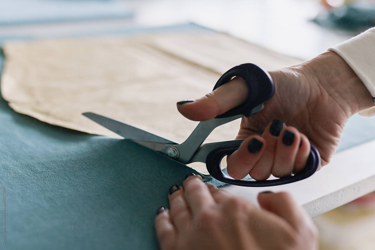 Incognito seamstress dressmaking fabric equipment pattern creativity
