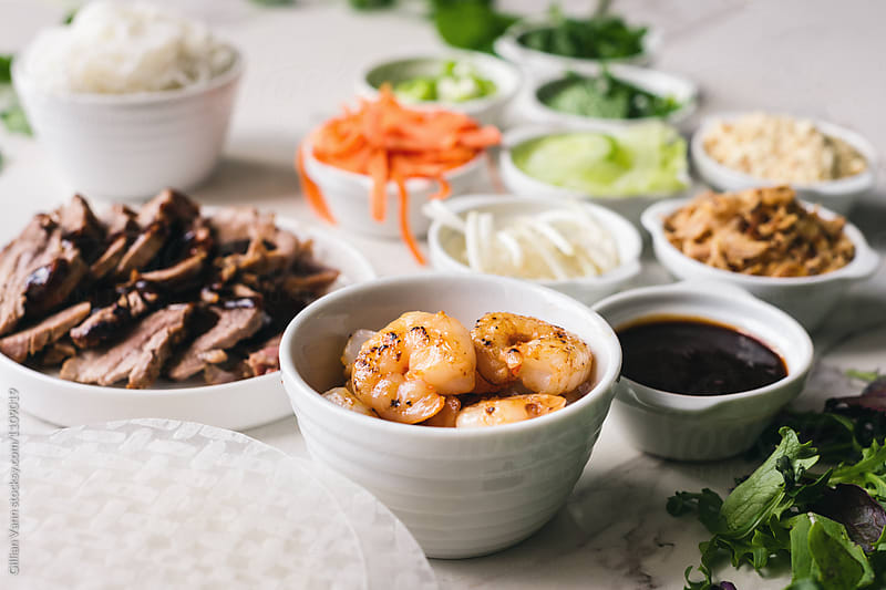 vietnamese rice wraps ingredients, focus on the shrimp