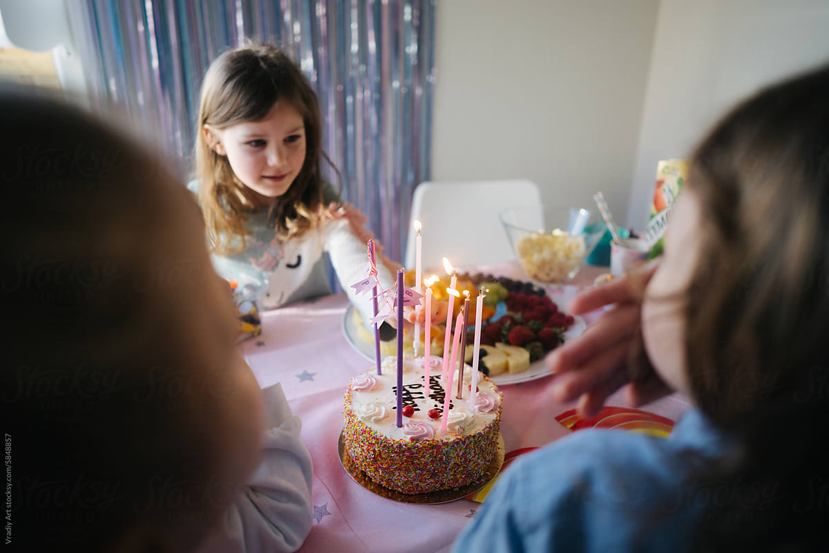 Children\'s birthday party at home