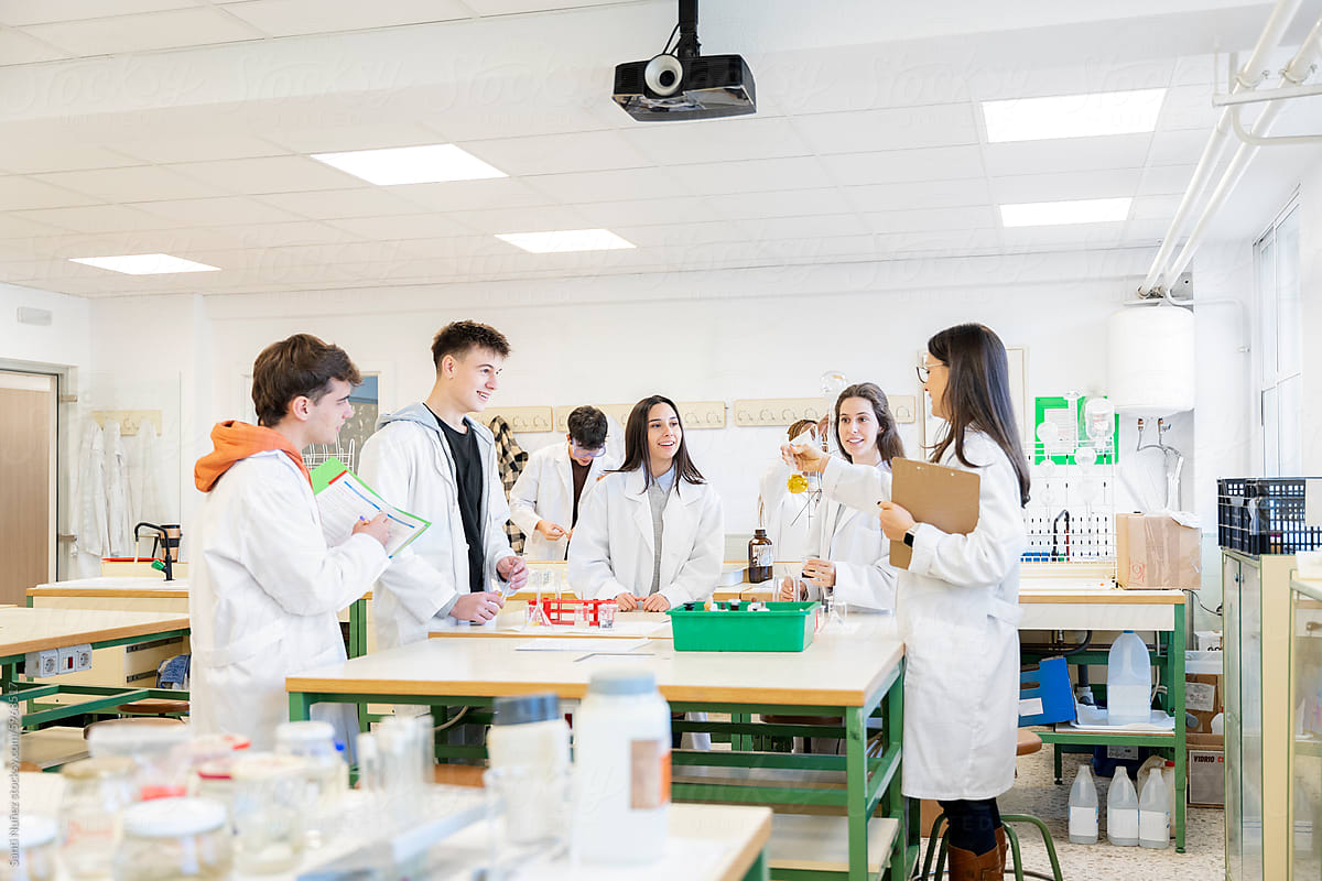 Engaged Learning in Laboratory with a teacher