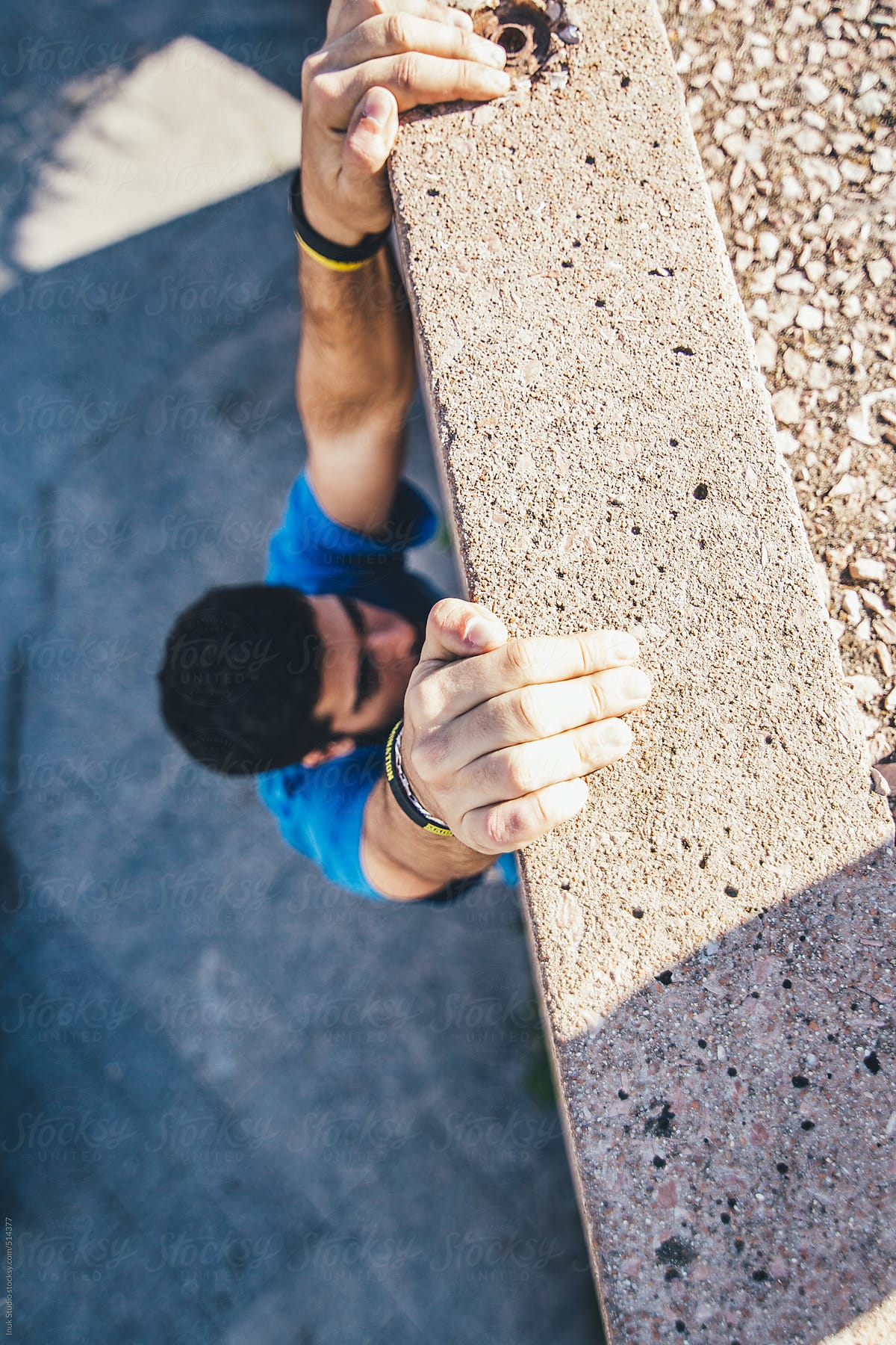 Man clutching with his hands during a parkour training