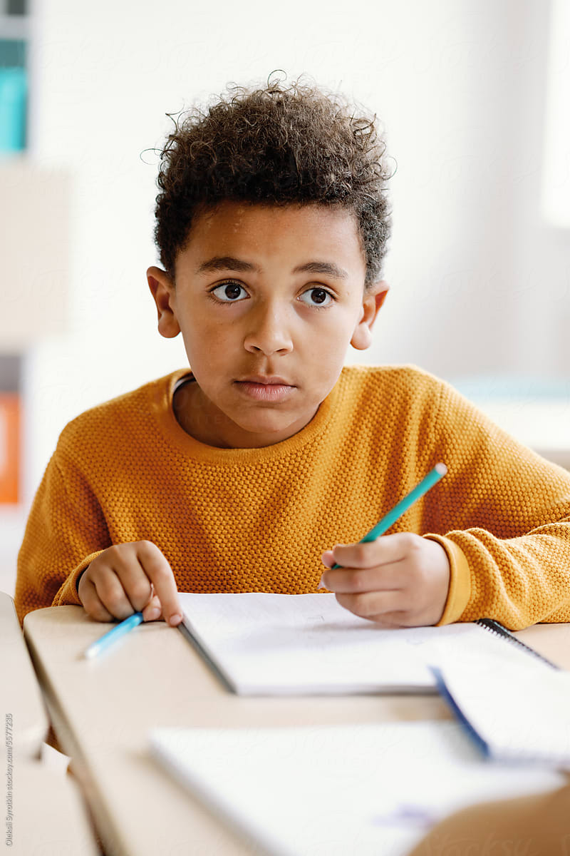 Left-handed schoolchild study literacy