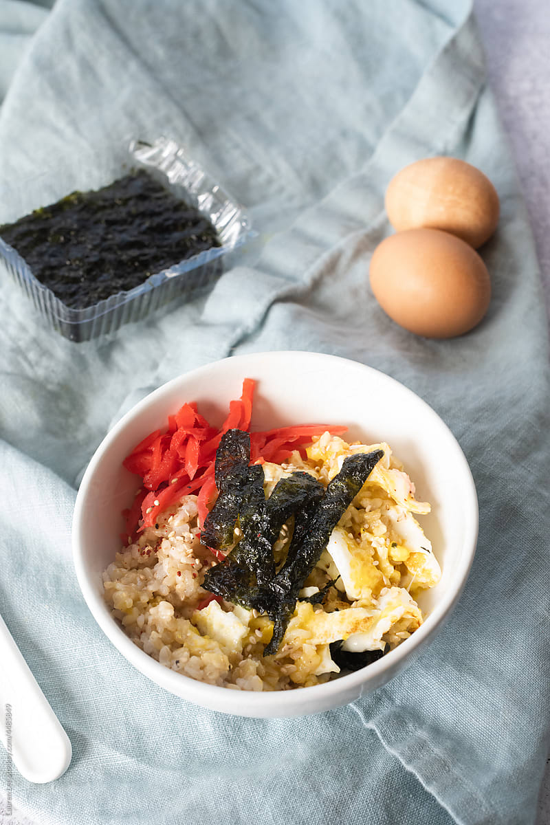 Rice and egg with toasted seaweed