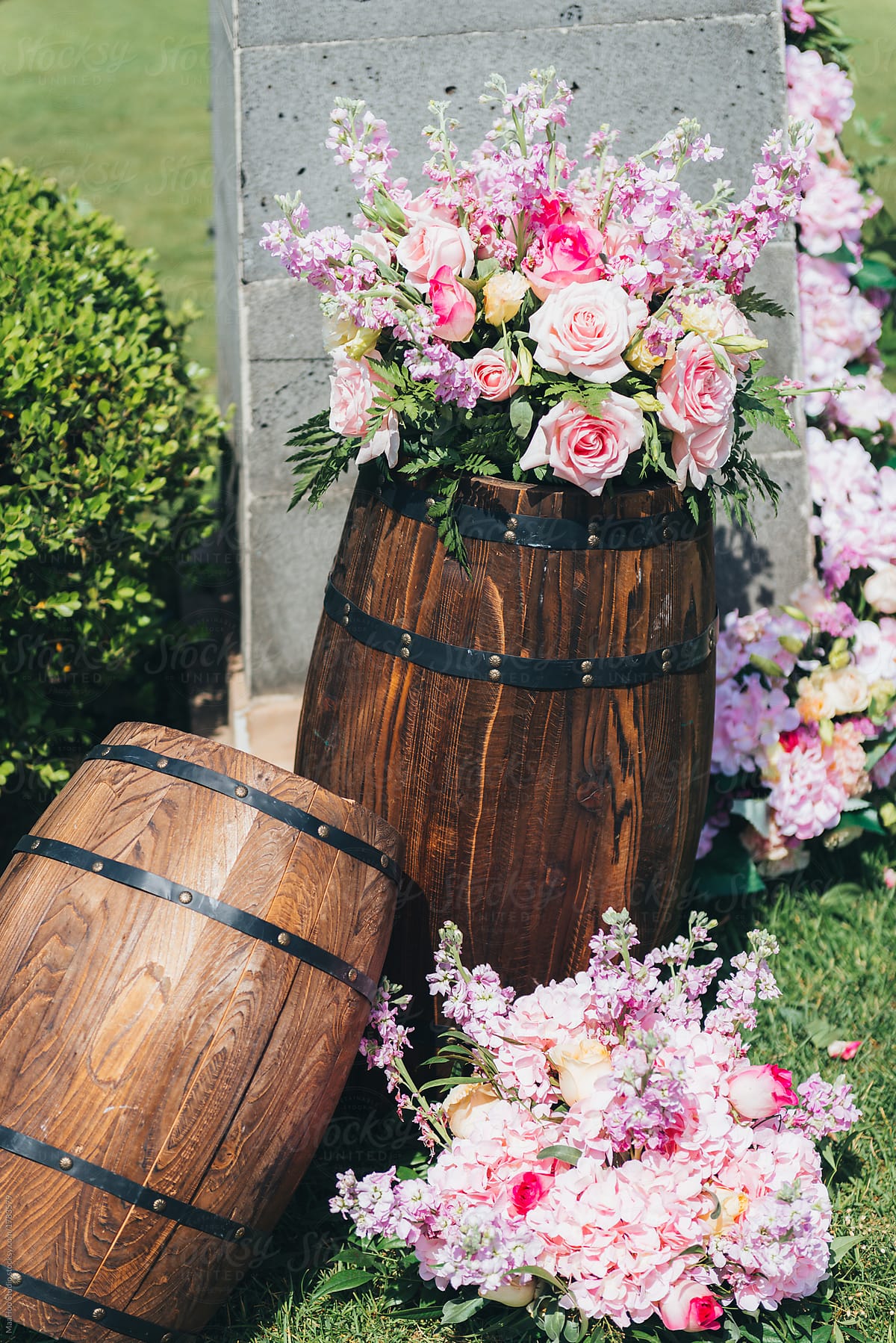 Flowers in a outdoors wedding