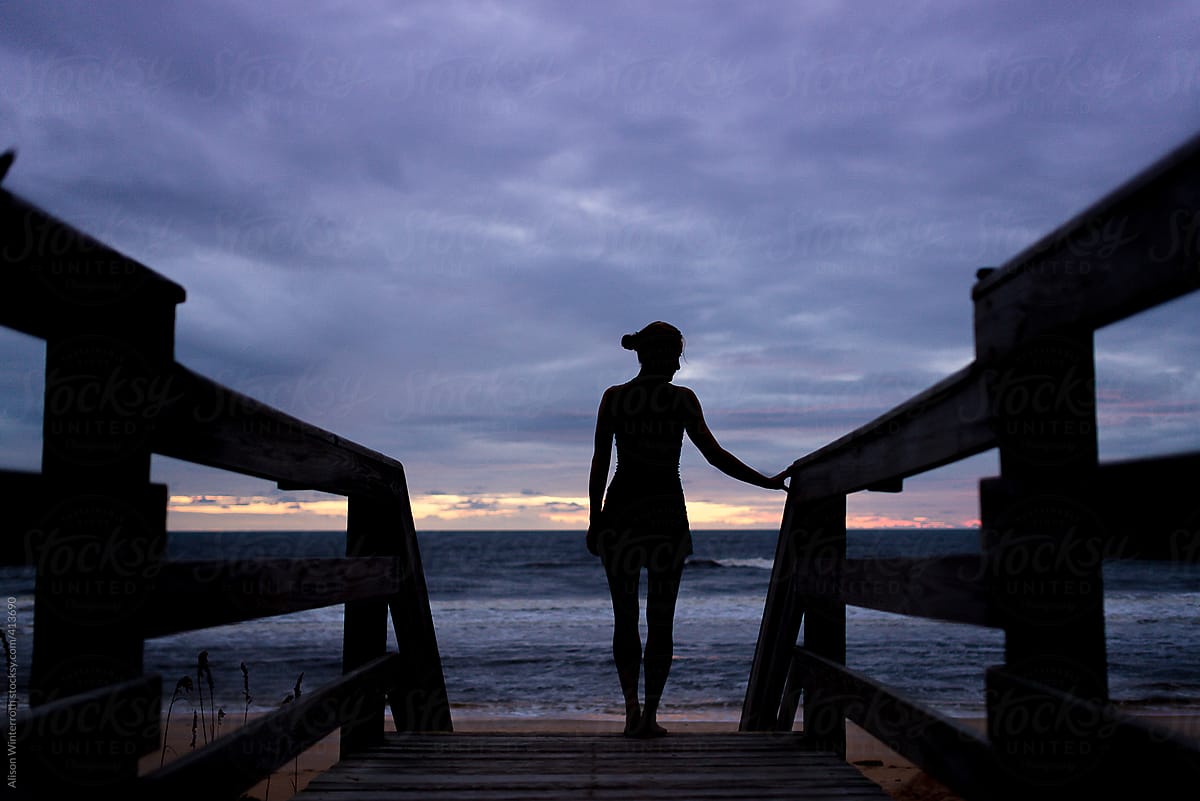Silhouette Of Girl At Beach Del Colaborador De Stocksy Alison Winterroth Stocksy
