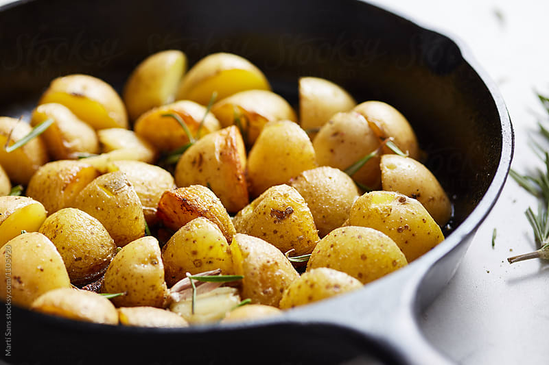 Delicious roasted potato on skillet