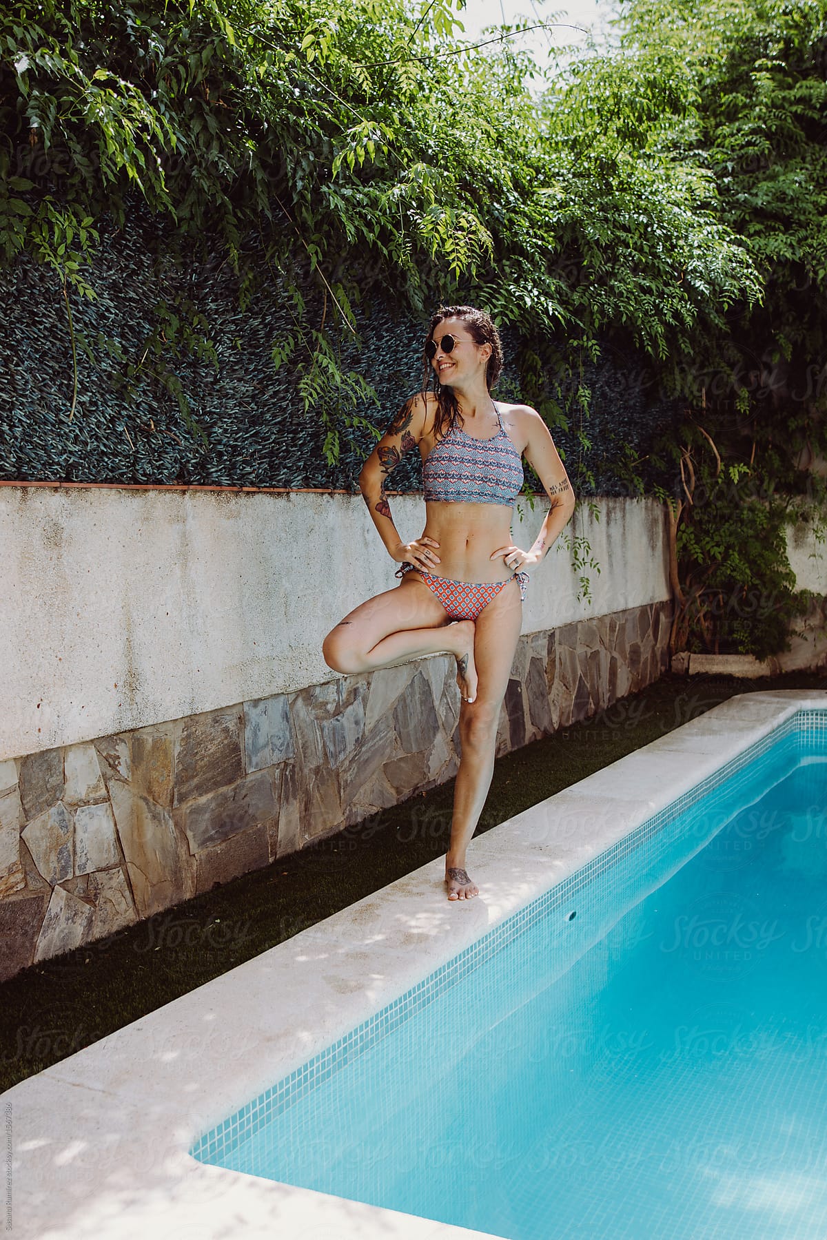 Woman In Bikini In The Pool del colaborador de Stocksy Susana Ramírez Stocksy