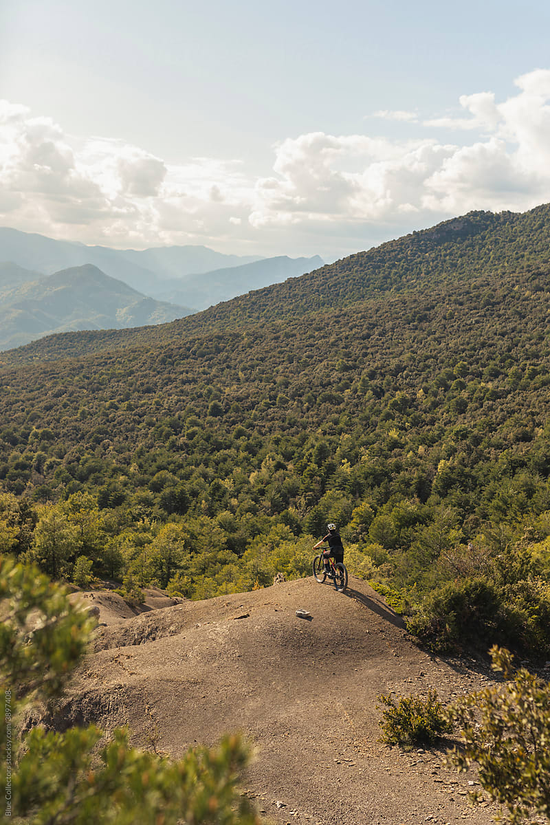 Mountain biker into the dry mountains