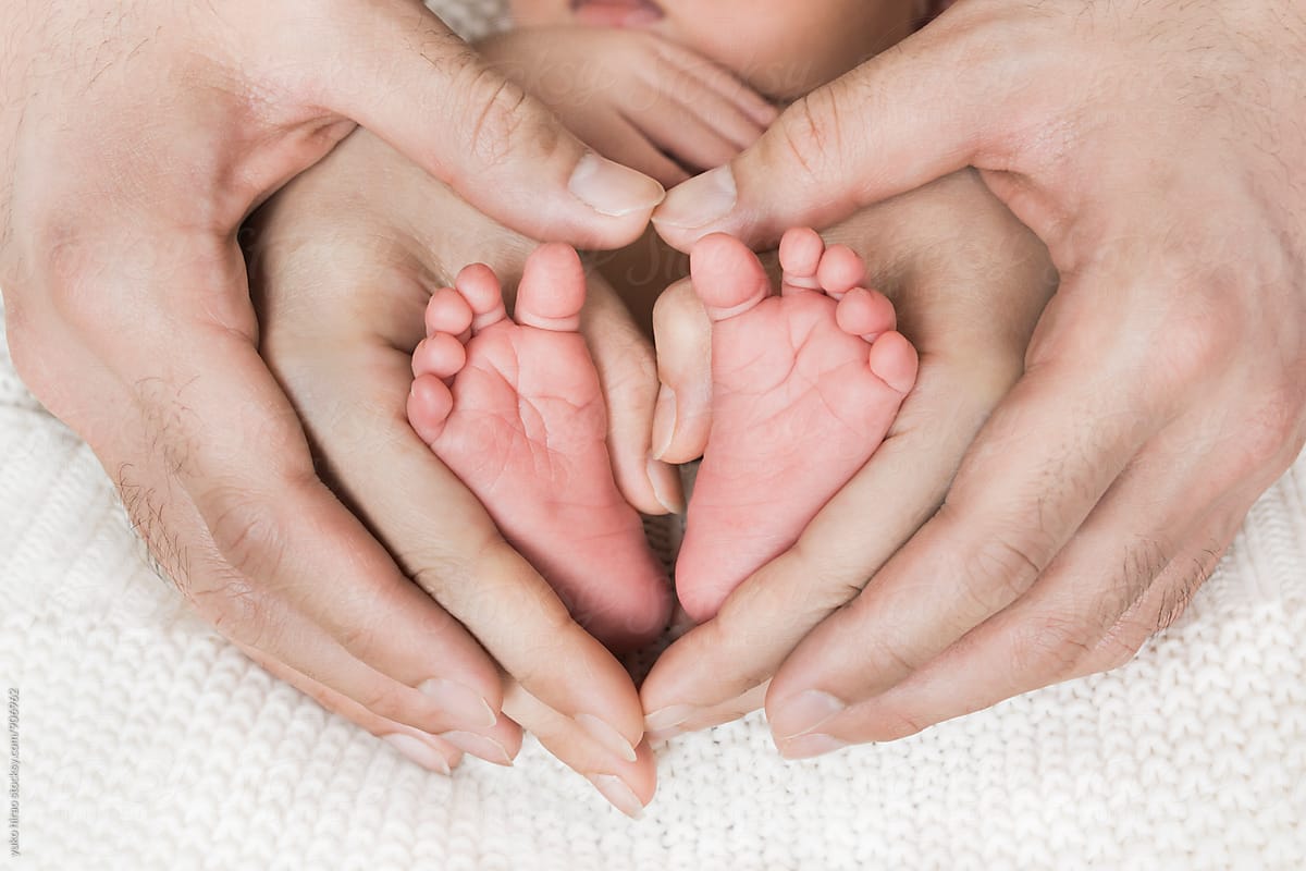 Family heart with hands and newborn\'s feet