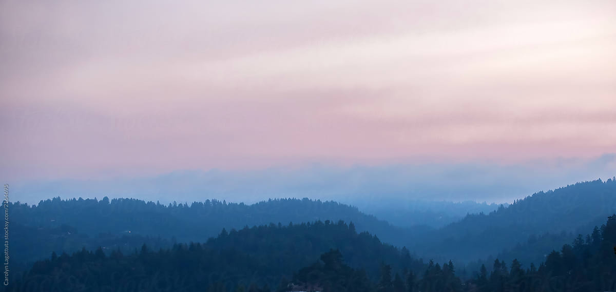 Vista with mountains and pink sky
