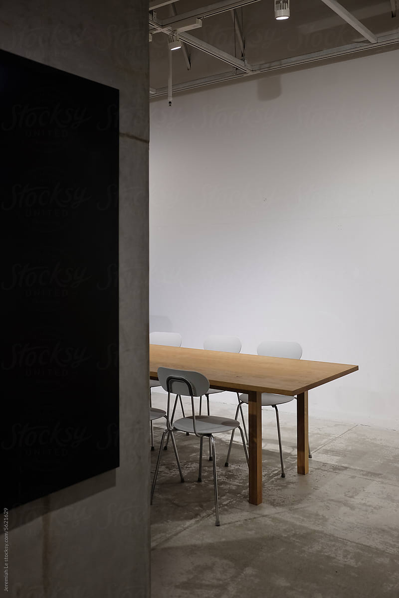 Meeting table in a minimal room