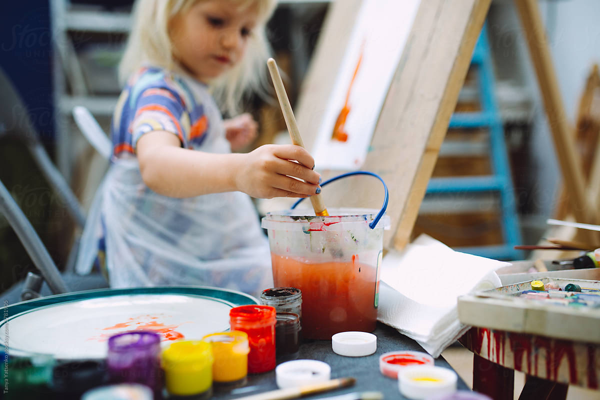 Little girl drawing in a studio