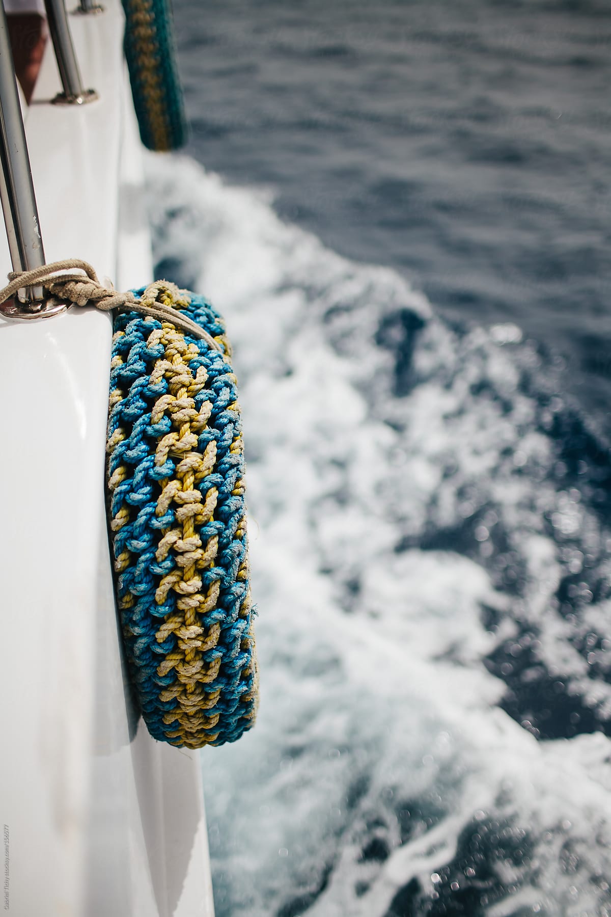 Tyre used as yacht\'s fender