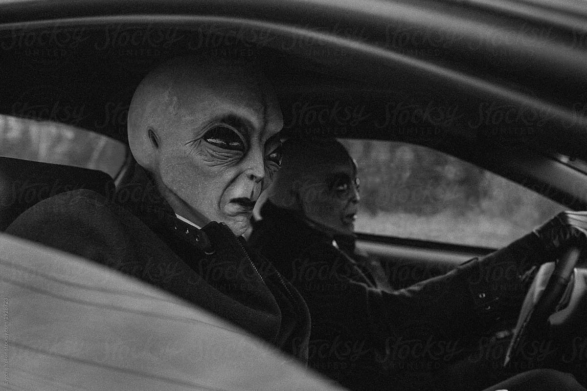 Aliens in car