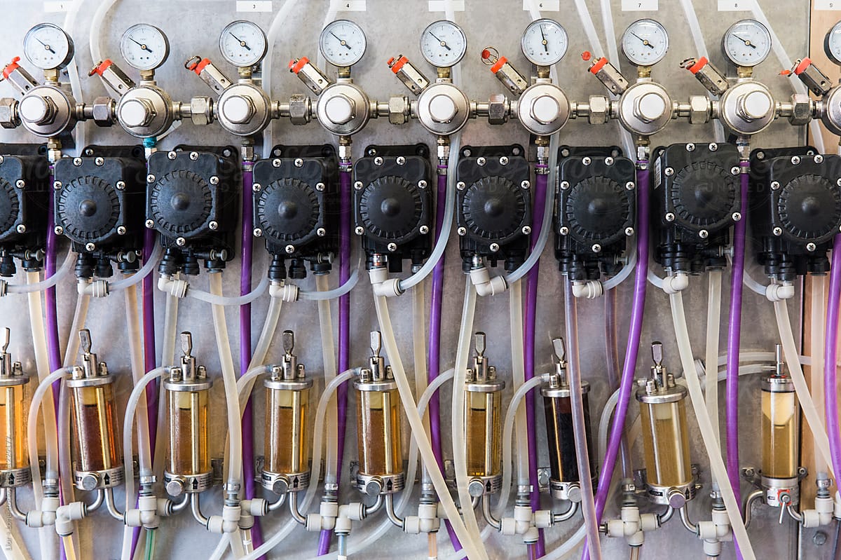 Co2 beer pressure gauge system in a brewery