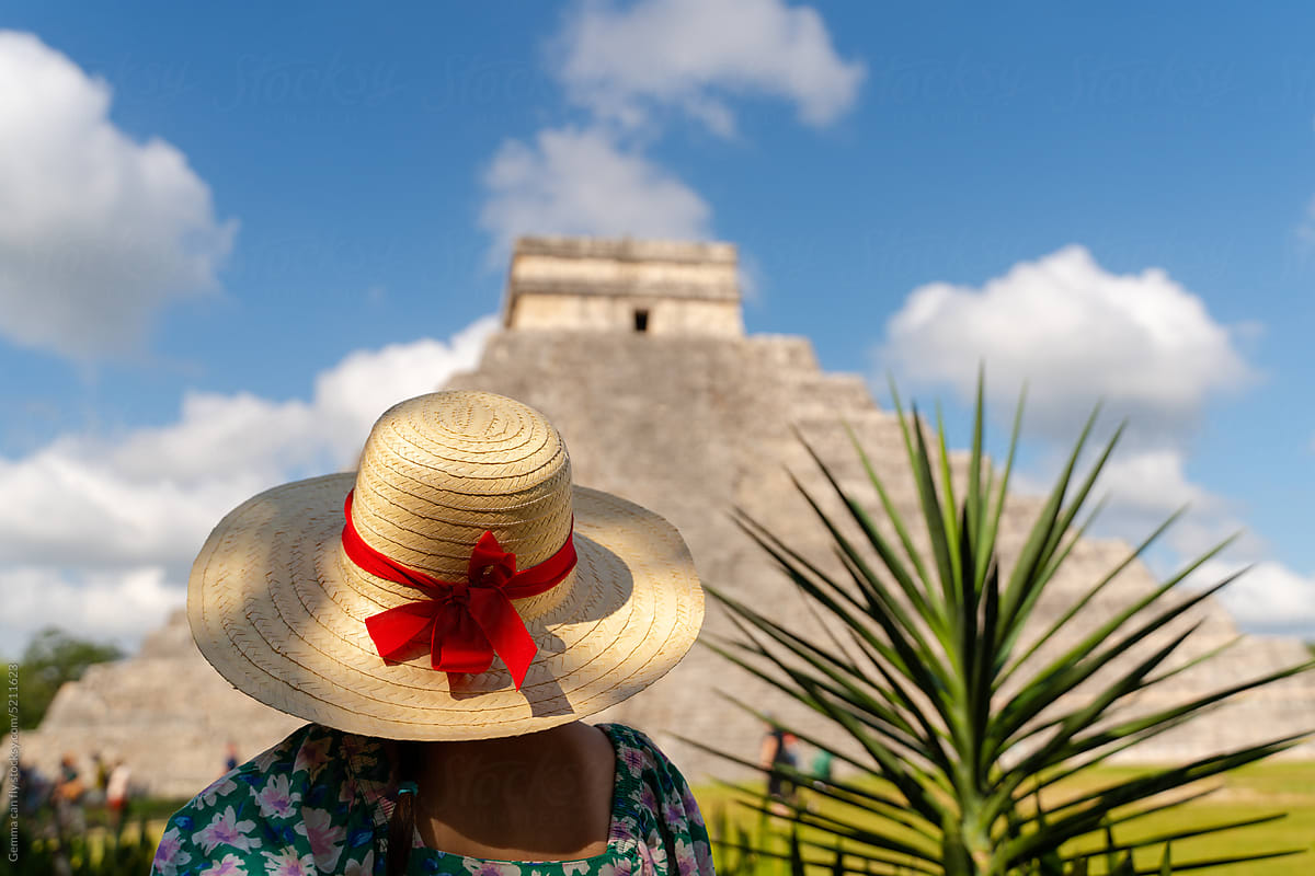 Travel with kids. Little girl in Chichen Itzá, Mexico