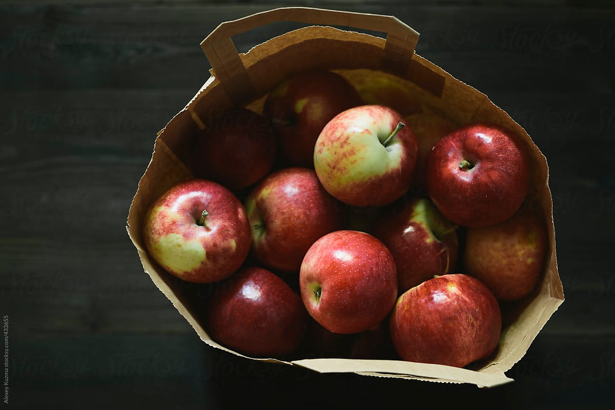 apples in the paper bag