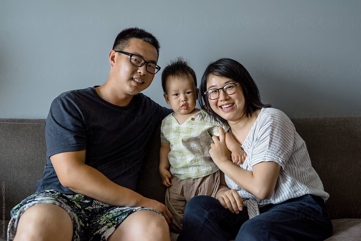 Portrait of a young Chinese family