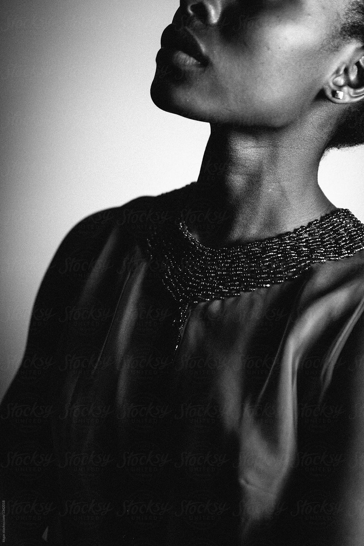 Black and white portrait of a stylish black woman