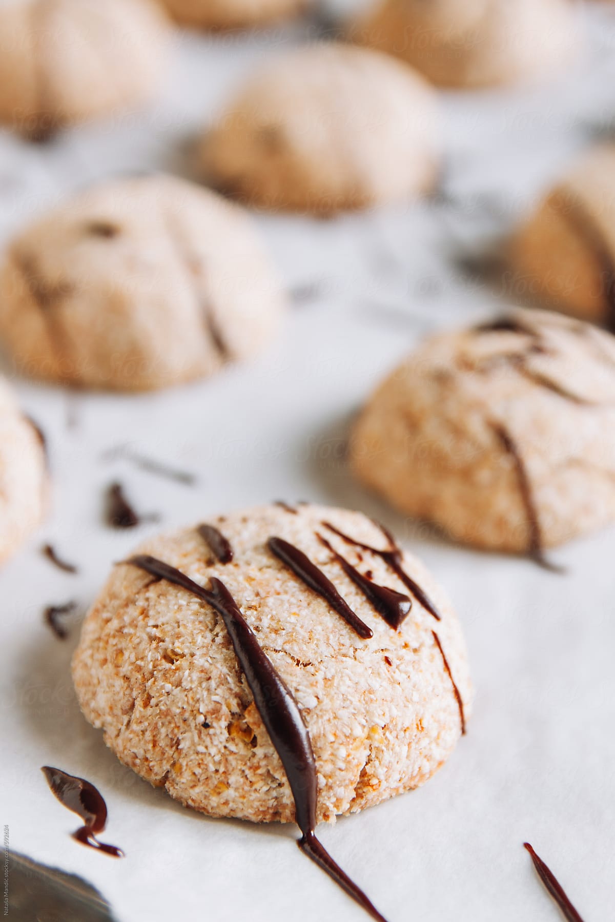 Lemon-coconut cookies with dark chocolate