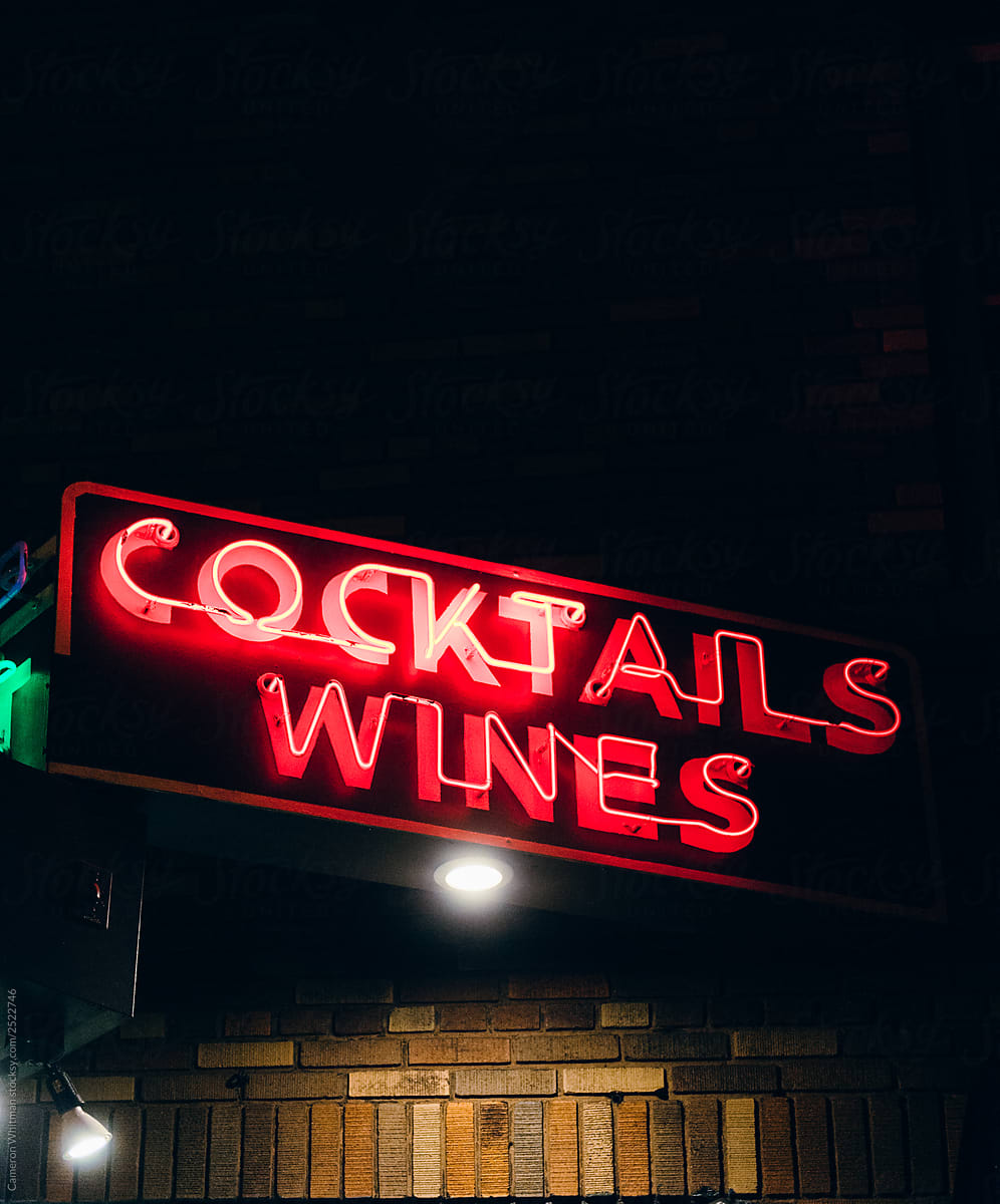 Neon Cocktails and Wines sign