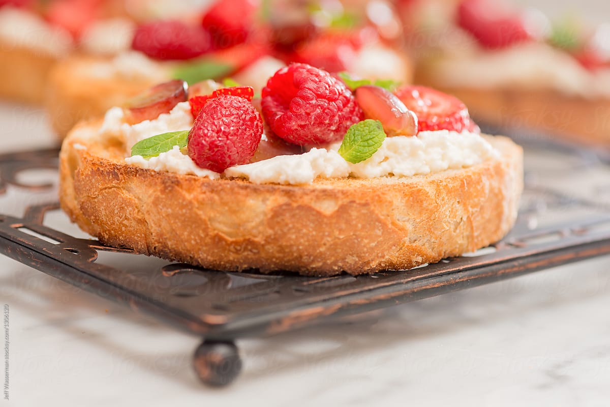 Fruit Toasts with Ricotta Cheese and Maple Syrup