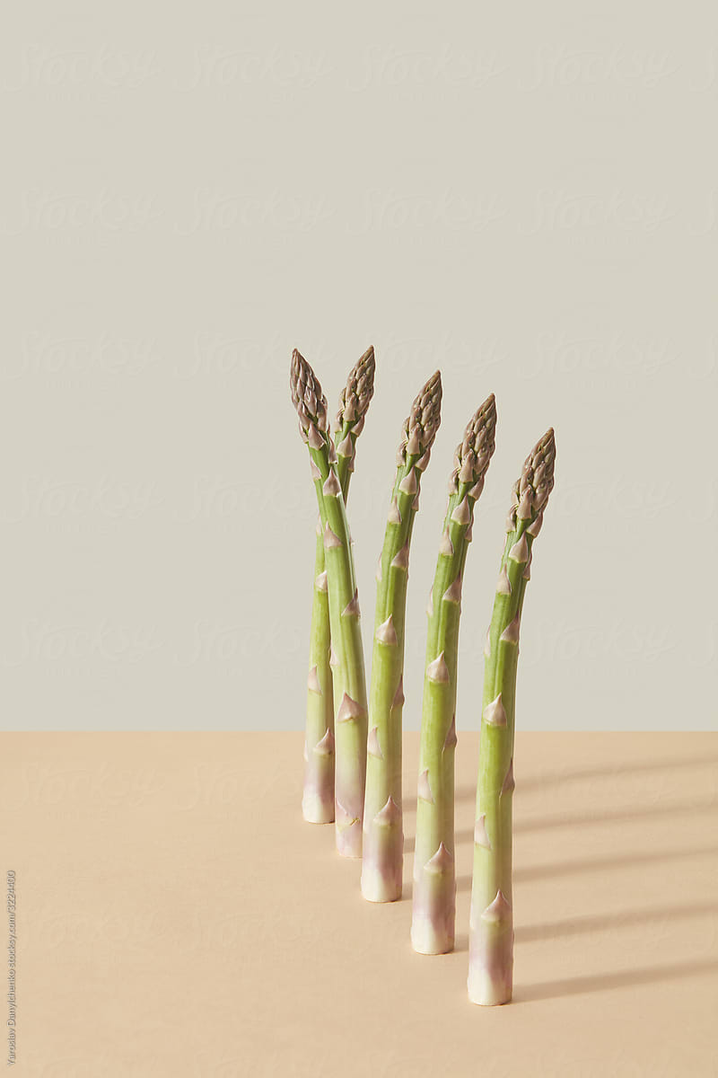 Vertical row of natural asparagus.