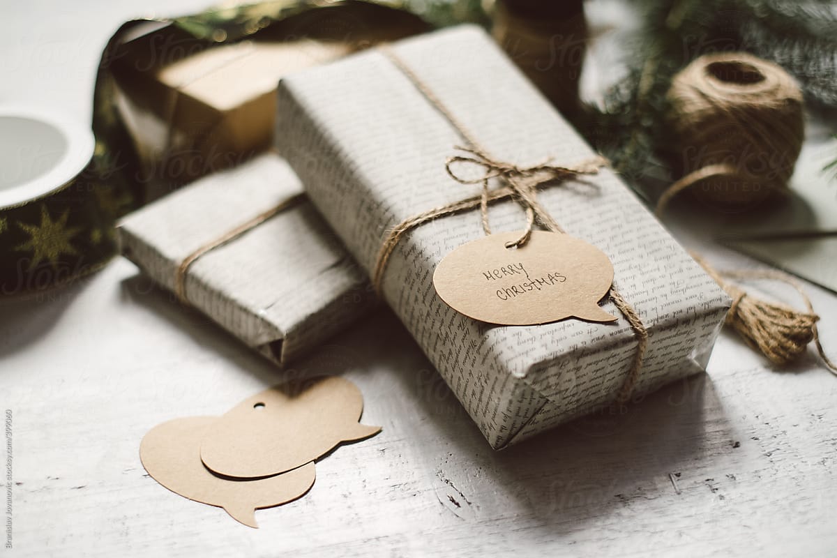Elegantly Wrapped Christmas Gifts With Cards