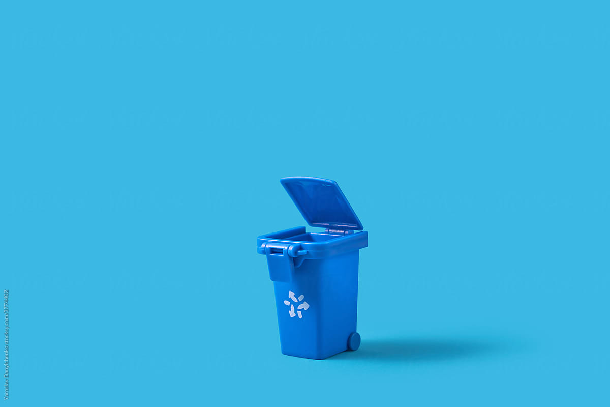 Open blue trash can for recycling