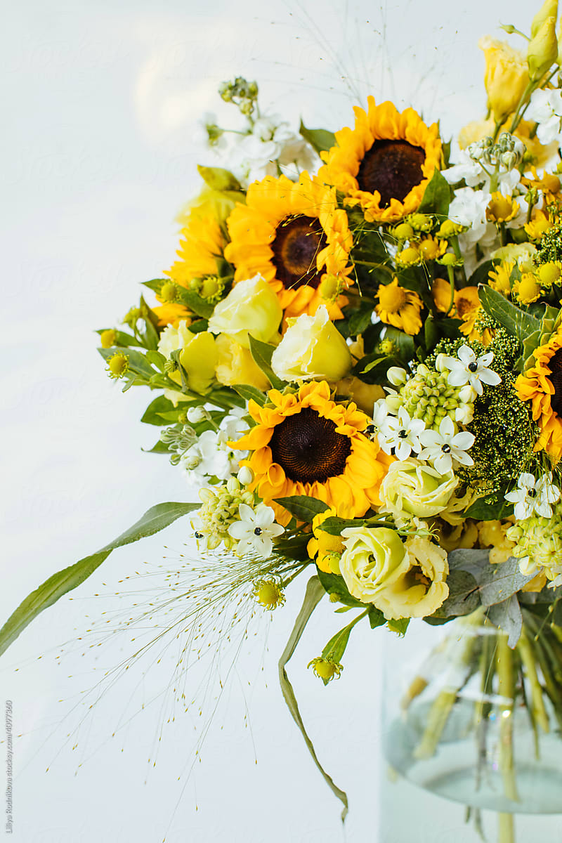 Closeup sunflowers bouquet