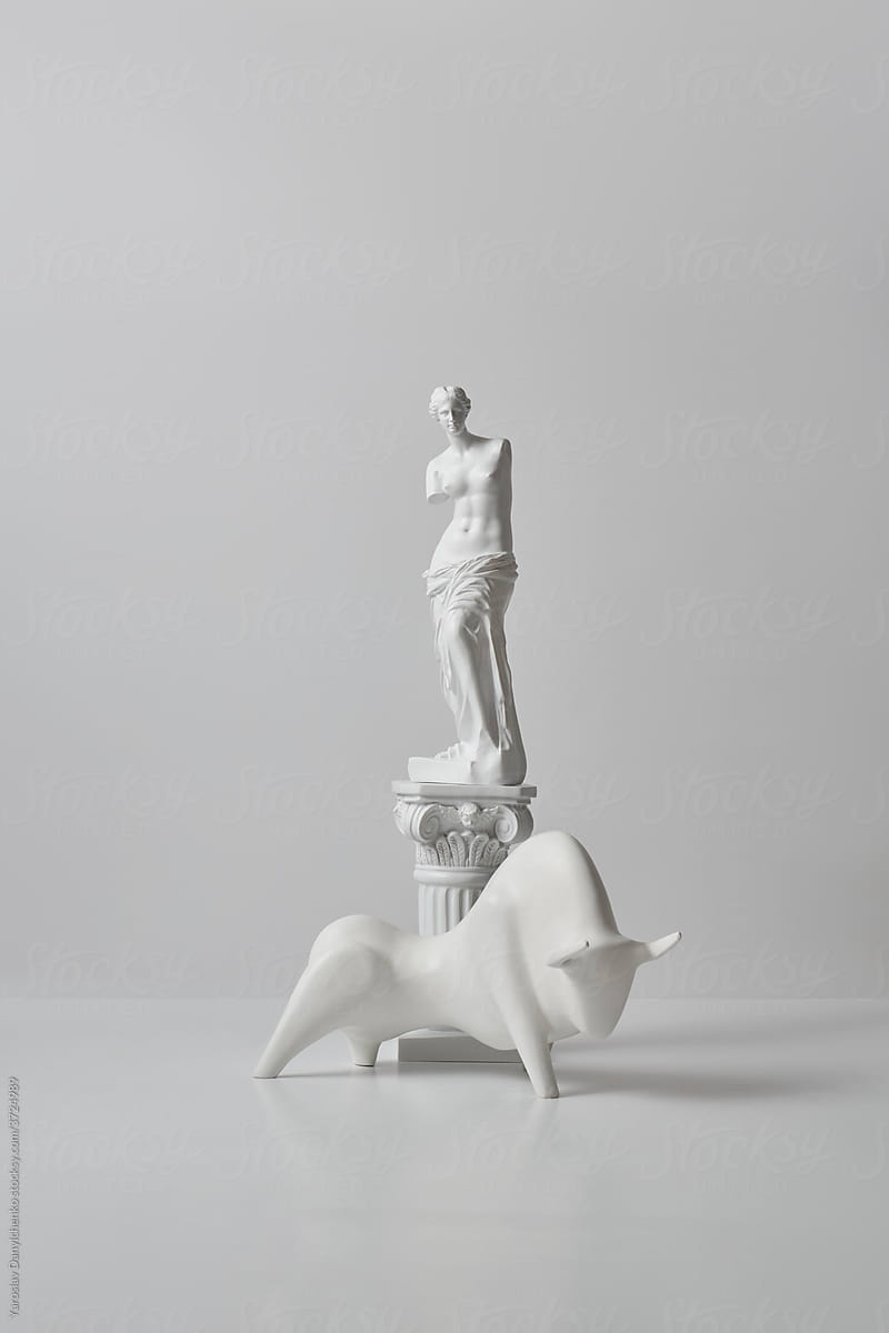 Statue of Venus de Milo with bull