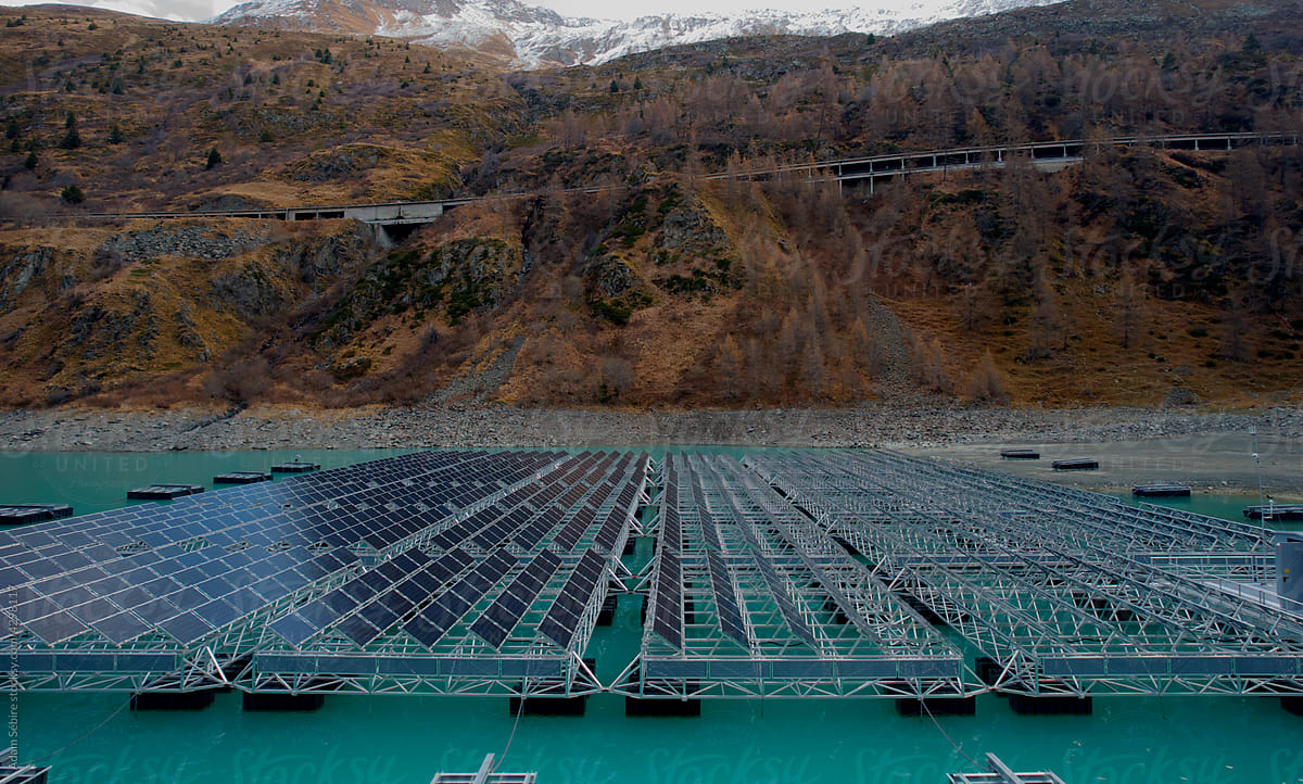 Green renewables innovation - floating solar energy array