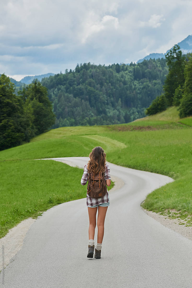 Girl Walking актриса. Traveling girl. Traveling Alone on the Road. Traveling girls Asian. Girl walking on