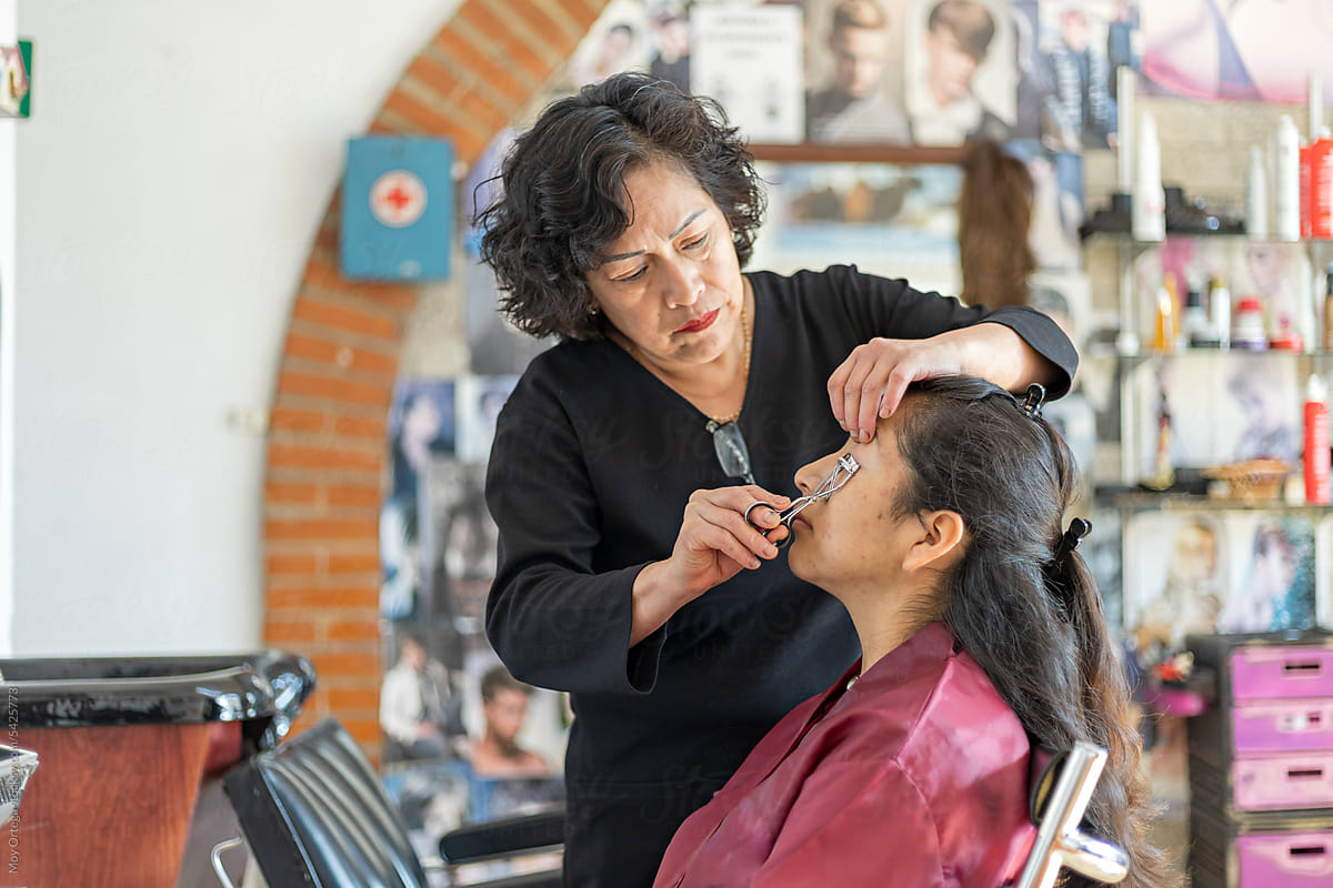 Beauty Salon Worker Curling A Teenager\'s Eyelashes