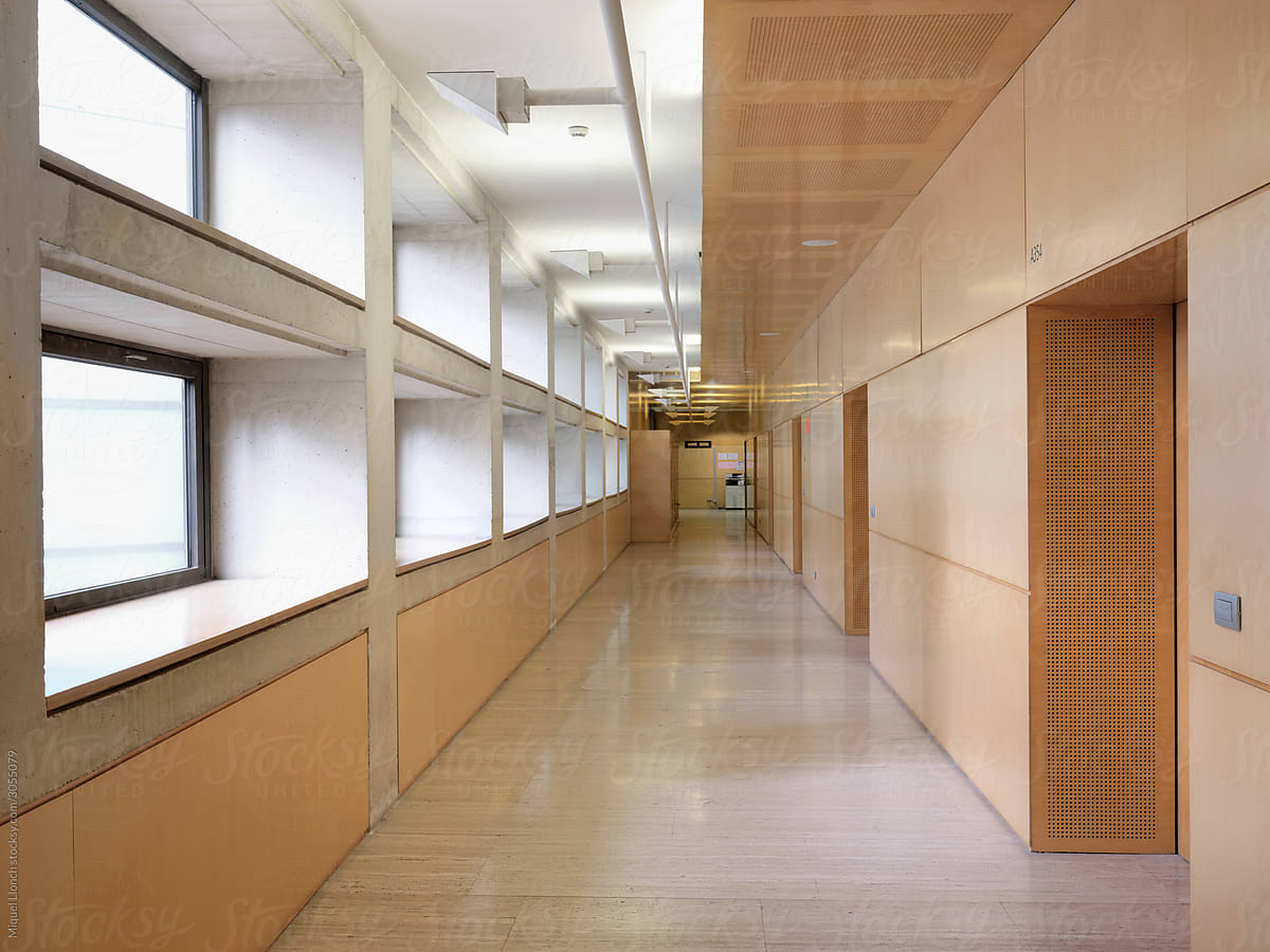 School building corridor with nobody