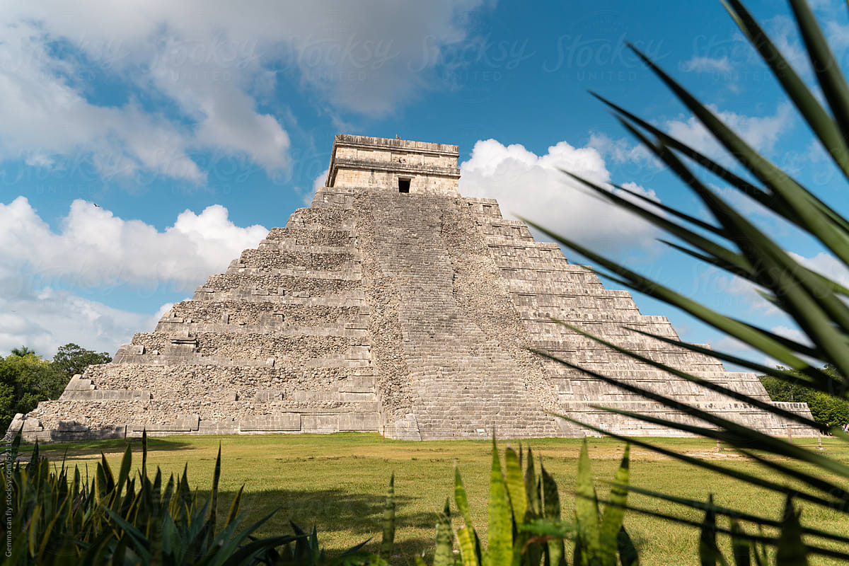 Temple of Kukulcán, Chichen Itza pyramid travel destination, Mexico