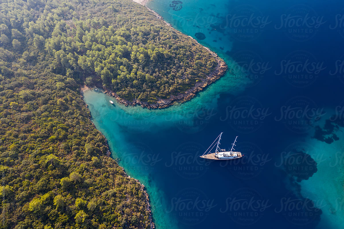 aerial view of an manoeuvring sailboat
