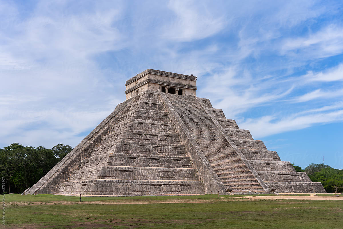 Mayan Pyramid In Chichen Itza\
Mexico.