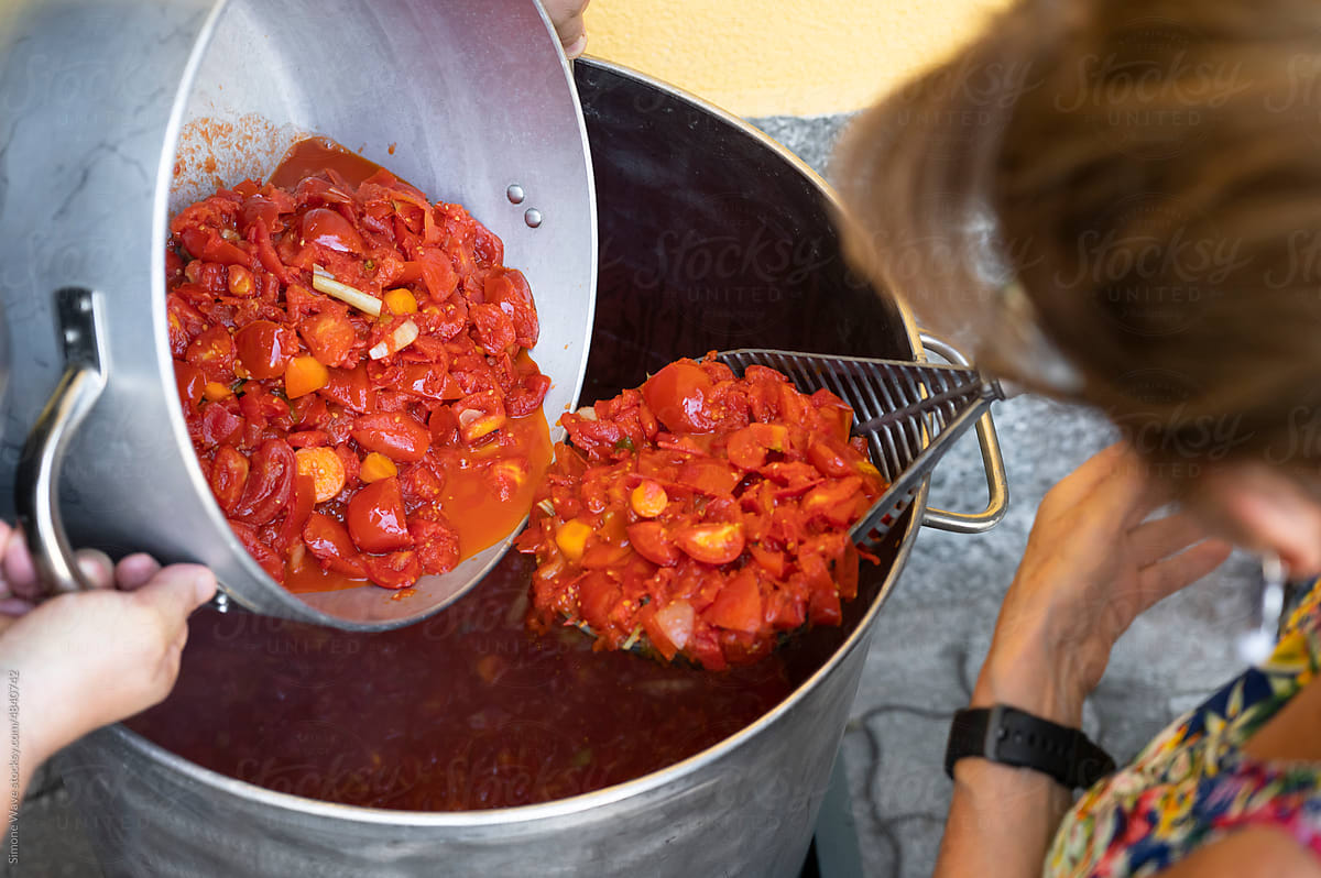 Cooking handmade tomato sauce passata