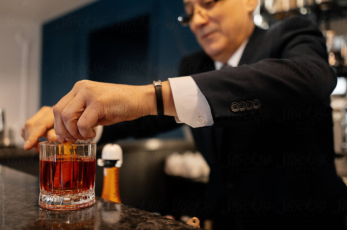 Crop bartender preparing alcoholic cocktail in bar