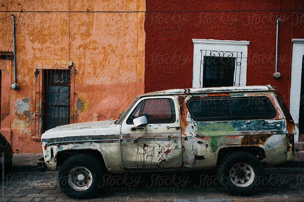 Rusty weathered car in Mexico