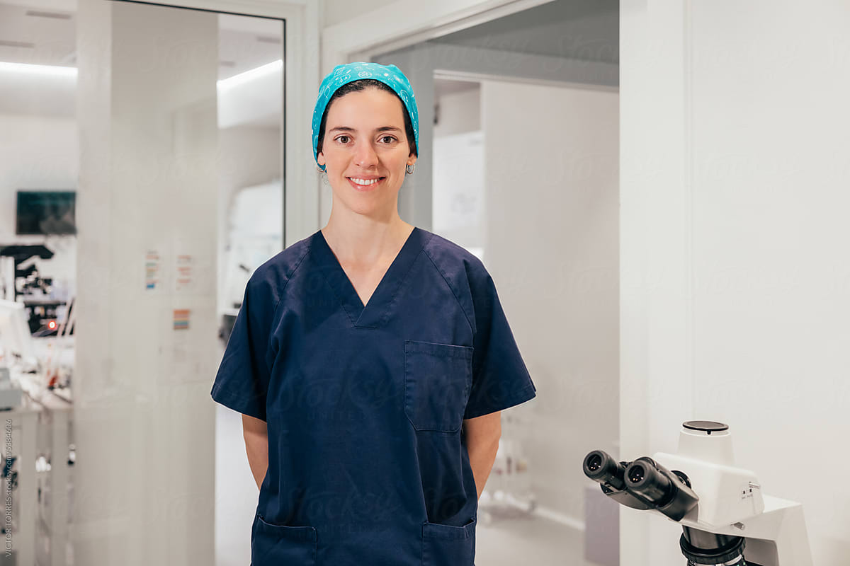 Smiling fertility lab biologist in uniform in clinic