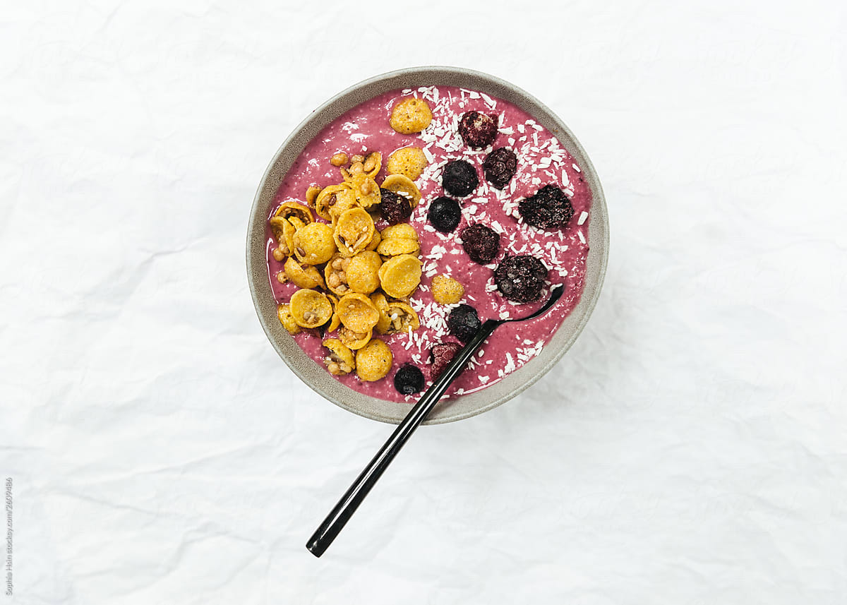 Berry Smoothie Bowl with Topping